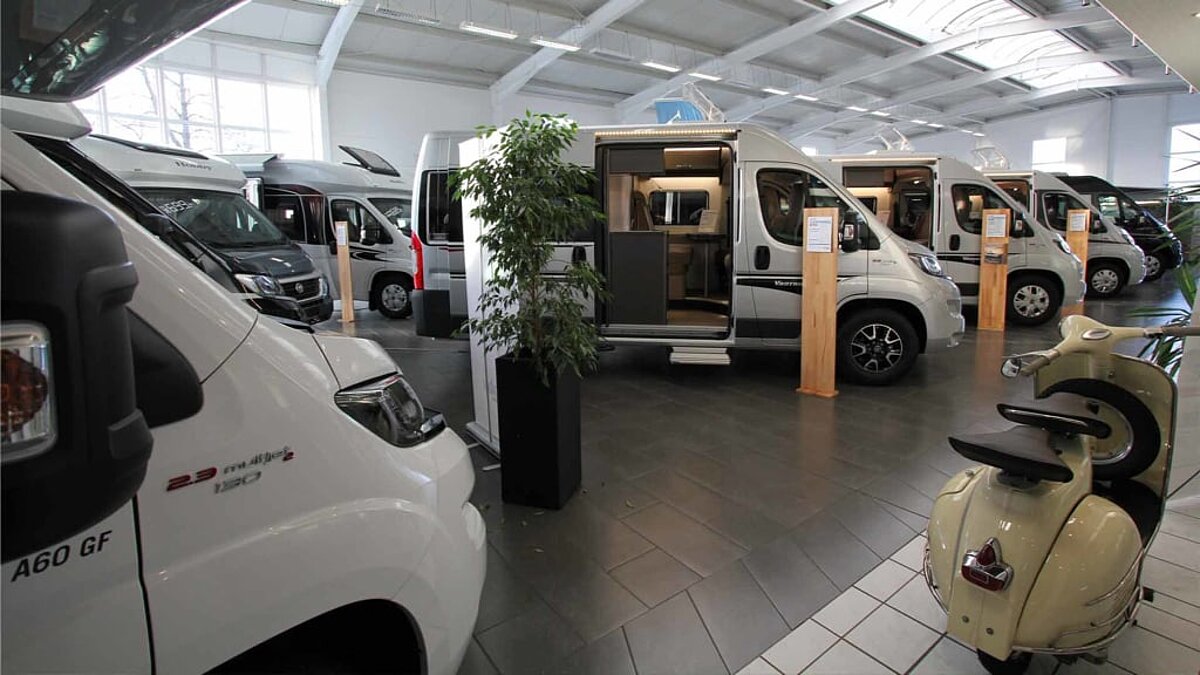 Messe oder Ausstellung mit Wohnwagen